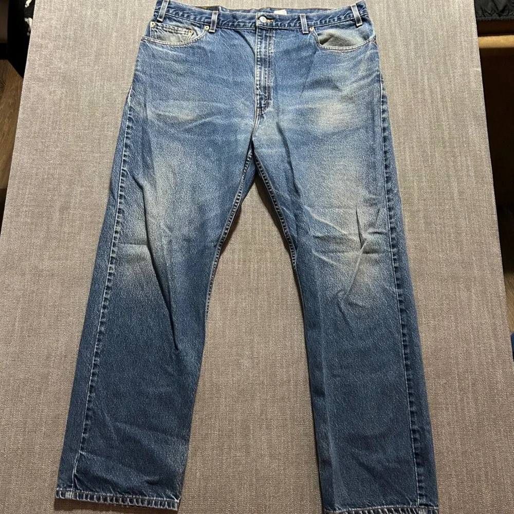 Vintage Levi's 505 Regular Fit Jeans Mens 42x32 Blue Straight Leg Mid Wash Denim